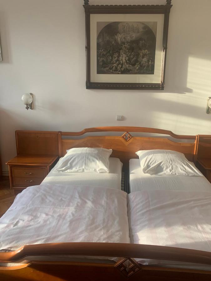 Anastasia Mediaş Buitenkant foto